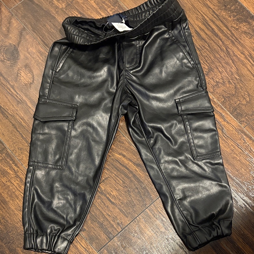 GAP Black Leather Kids Cargo Joggers- NEW Size XS (4/5)